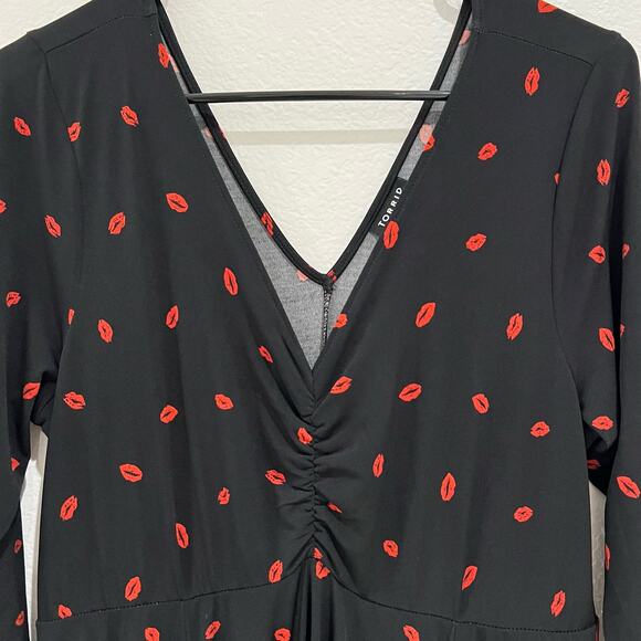 Torrid Studio Knit Skater Mini Dress Cinch Front Black Red Lips Kiss Size Large - Picture 8 of 15